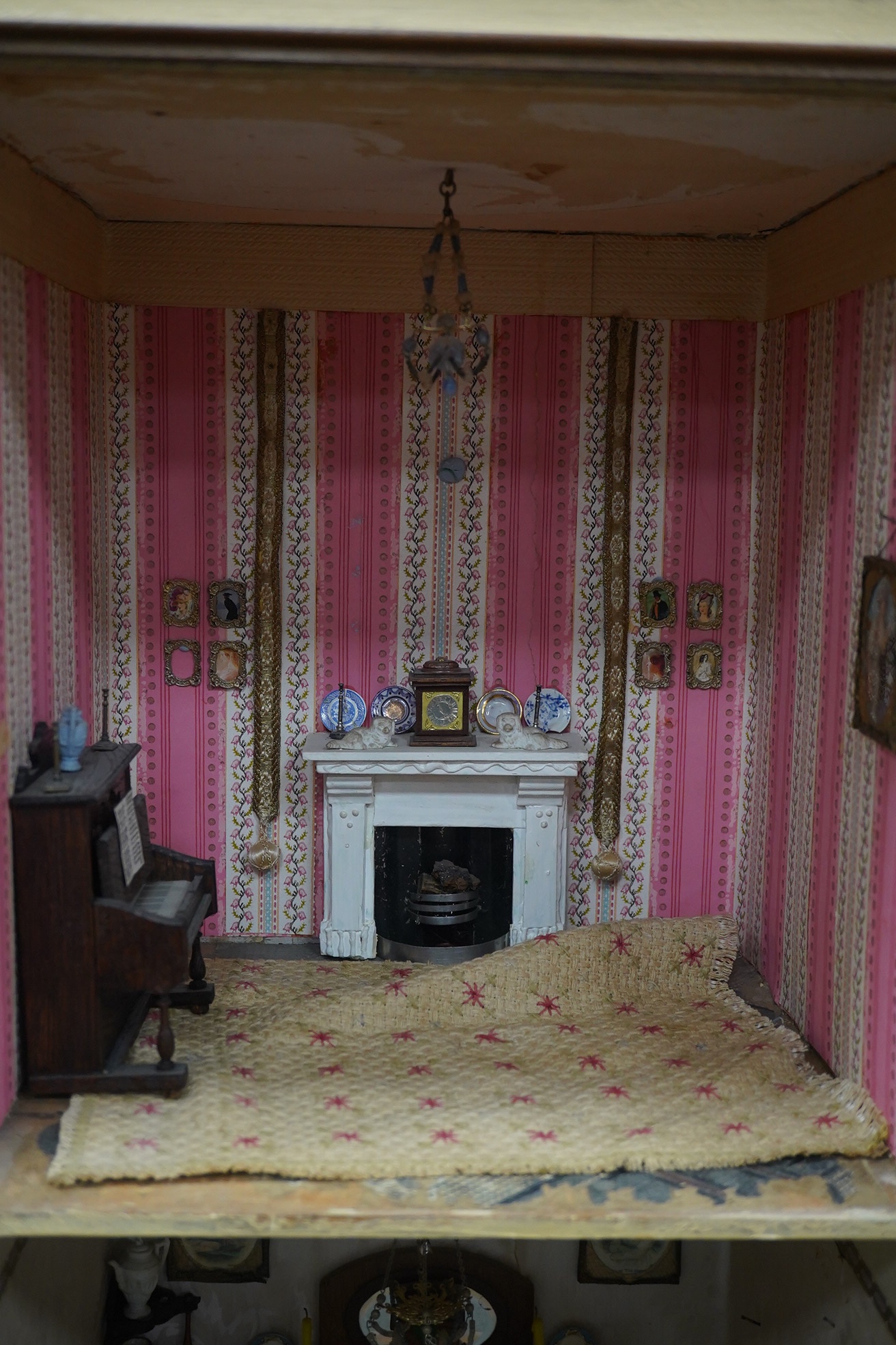 A early 20th century George III style doll’s house ‘Hinxworth Place’, together with extensive furnishings, height 97cm, width 72cm, depth 35cm. Condition - fair.